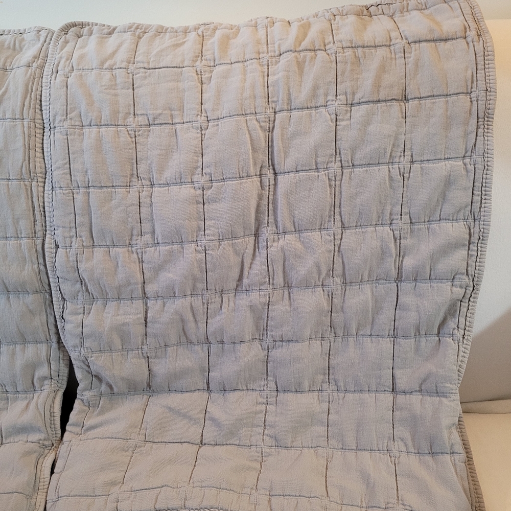 NWT Southern Living pair of quilted Grey standard textured pillow cases - Picture 4 of 13